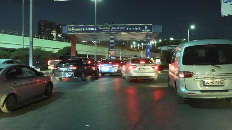 Bayram tatili öncesi otogarda akşam yoğunluğu