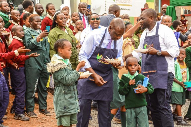 Kenya’da 4 milyon çocuğu hedefleyen okul yemeği programı başladı