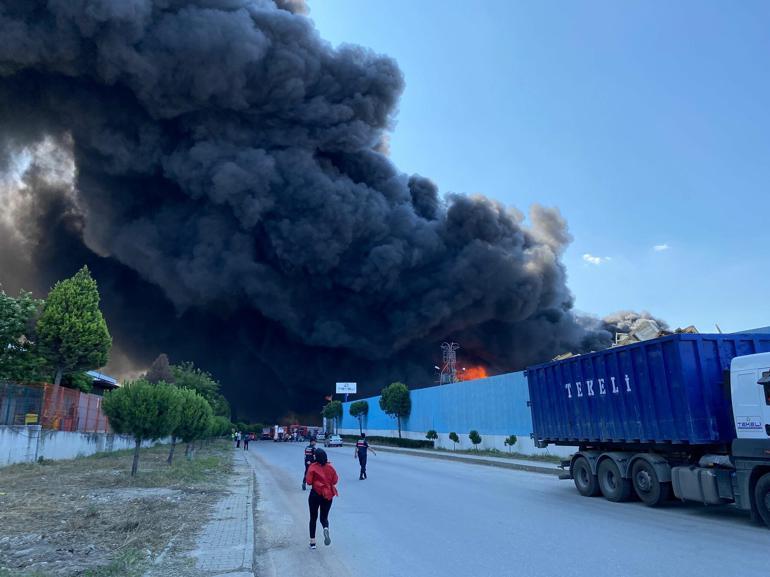 Manisada geri dönüşüm tesisinde yangın