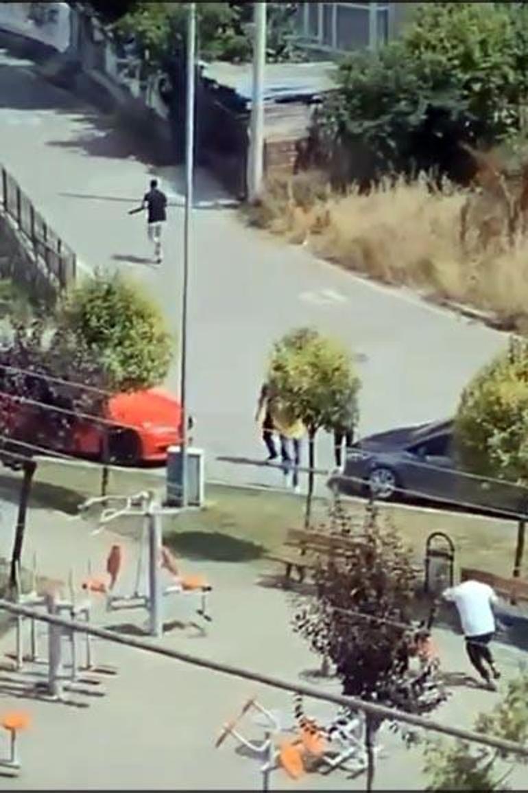 Gebzede, çocuk parkındaki silahlı çatışma kamerada: 2 yaralı