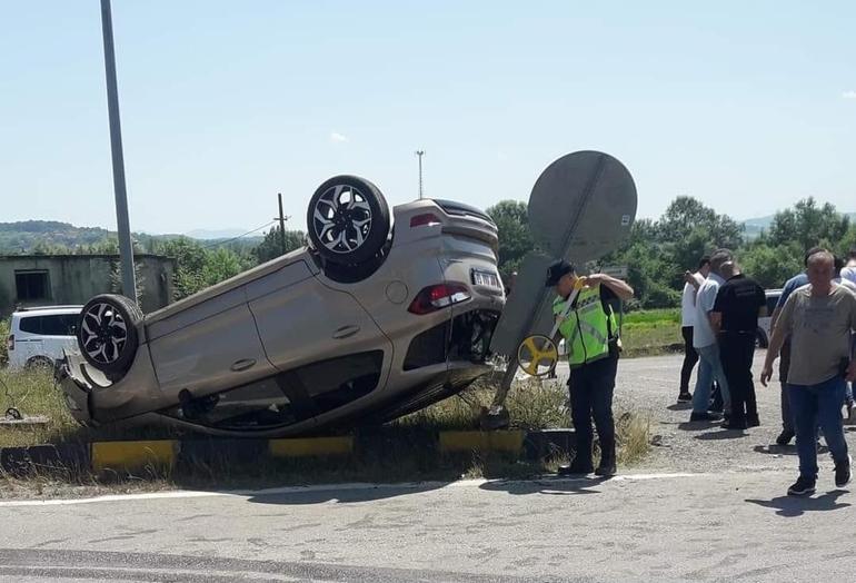 Traktör ile cip kavşakta çarpıştı: 1 ölü, 2 yaralı