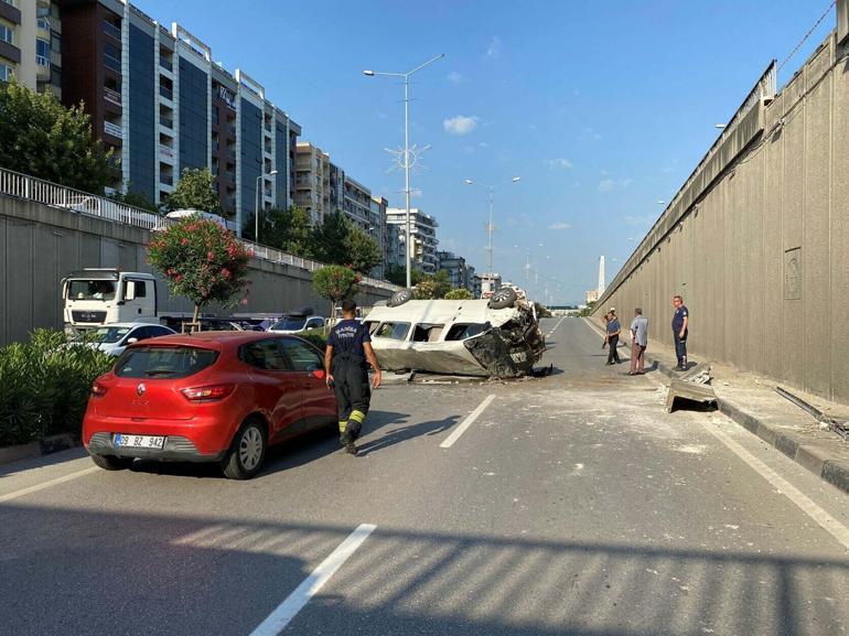 Kavşaktan uçan minibüsün sürücüsü, alkol testi yapmak isteyen polislere saldırdı