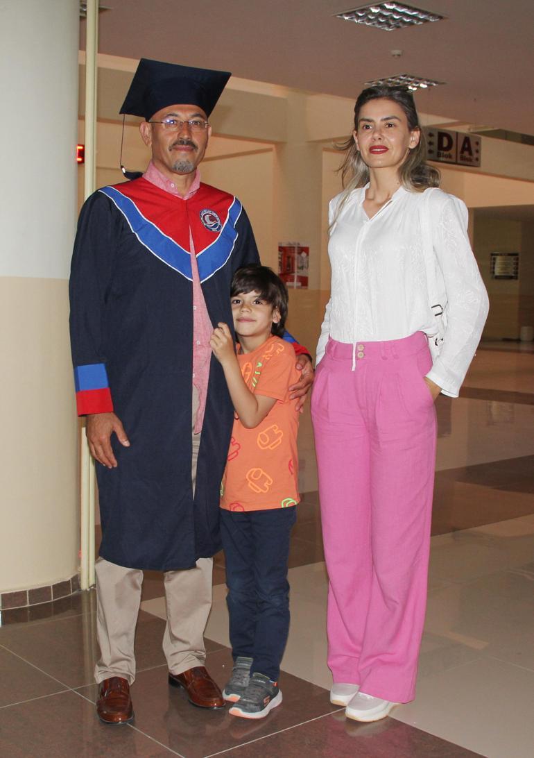 Kimya profesörü, 35 yıllık inşaat mühendisliği hayalini gerçeğe dönüştürdü