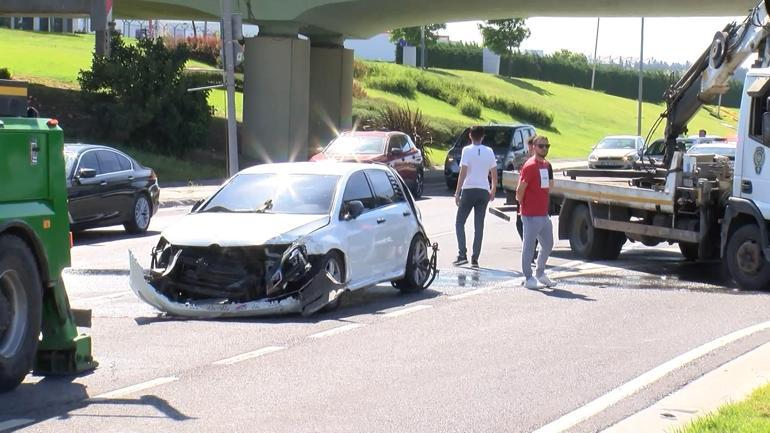 Bakırköyde ambulans devrildi