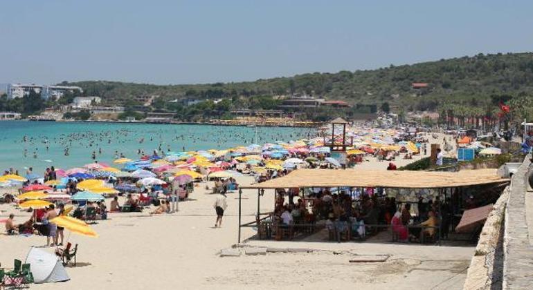 Çeşmede Ilıca Plajında bayram yoğunluğu