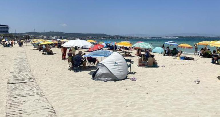 Çeşmede Ilıca Plajında bayram yoğunluğu