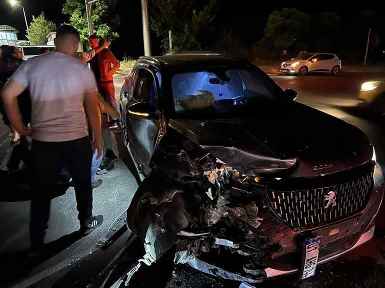 AK Parti Tunceli İl Başkanı Dr. Özaydın, kazada kendisi gibi yaralanan eşine ilk müdahaleyi yaptı