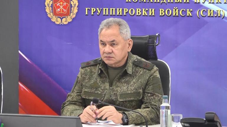 Şoygu, Ukrayna’daki Rus askeri merkezini ziyaret etti