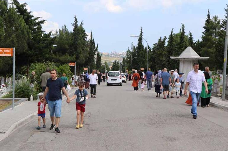 Samsunda arife gününde şehitlikleri ziyaret ettiler