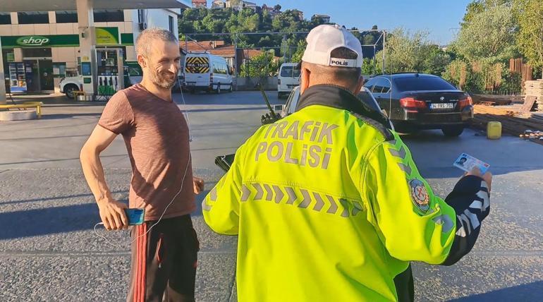 Kontrol noktasında durdurulan sürücülere polisten derin nefes alıp rahatlayın tavsiyesi