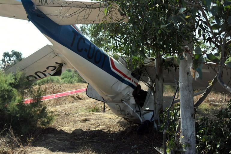 İzmirde uçak düştü, 2 kişi sağ kurtuldu