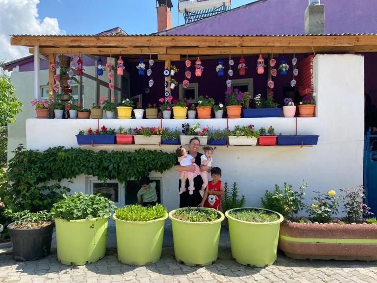 Çiçekçi Abla, 120 metrekare evini botanik bahçesine çevirdi