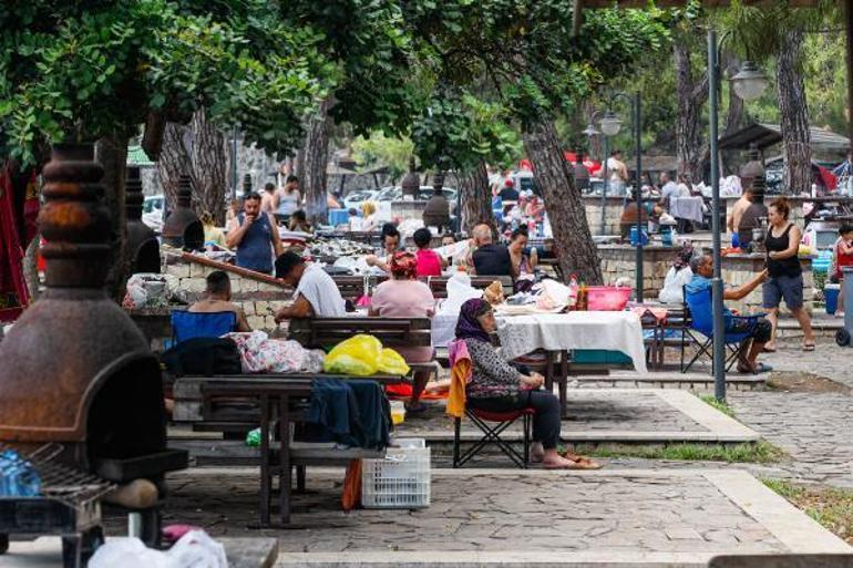 Antalyada bayramda mesire alanlarına yoğun ilgi