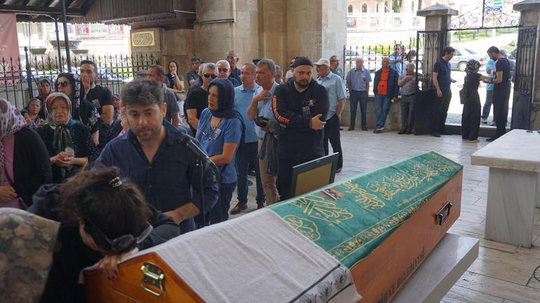 Romanyada kazada ölen diş hekimi Edirnede toprağa verildi