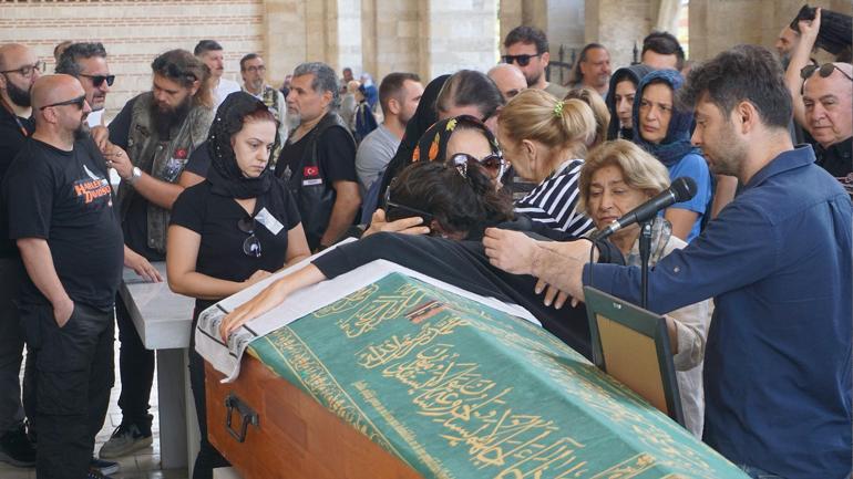 Romanyada kazada ölen diş hekimi Edirnede toprağa verildi