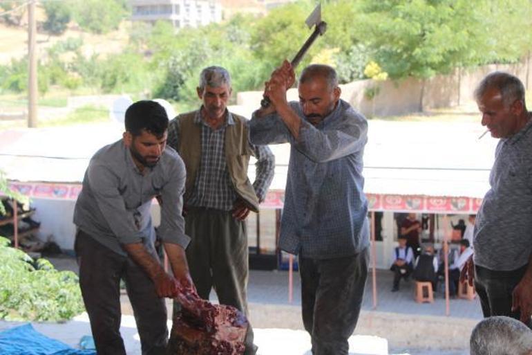 3 asırlık gelenekle, 1,5 ton eti, her aileye eşit dağıttılar