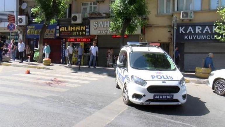 Gaziosmanpaşada baba, oğluna silah doğrultan kişiyi vurdu