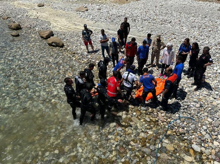 Van Gölünde akıntıya kapılan 2 arkadaş boğuldu