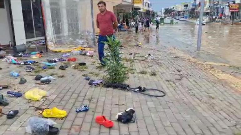 Kadirlide sağanak; cadde ve sokaklar suyla doldu, Sumbas yolu kapandı