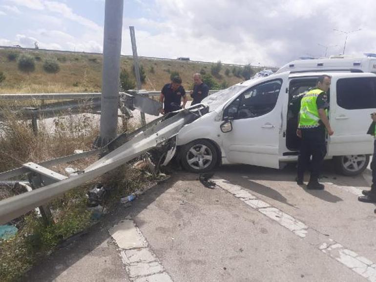 Amasyada hafif ticari aracın bariyere saplandığı kazada karı- koca ile 3 çocuğu yaralandı