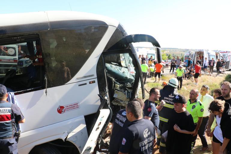 Eskişehirde yolcu otobüsü şarampole düştü: 41 yaralı