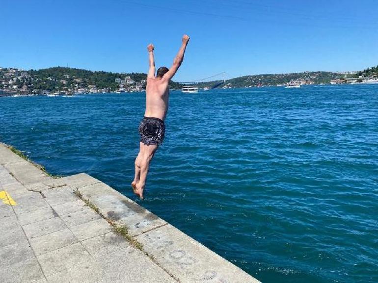 Boğazın tadını yüzerek çıkardılar