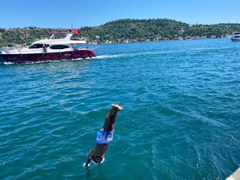 Boğazın tadını yüzerek çıkardılar