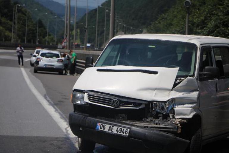 Anadolu Otoyolunda 3 farklı noktada zincirleme kaza; İstanbul yönü ulaşıma açıldı