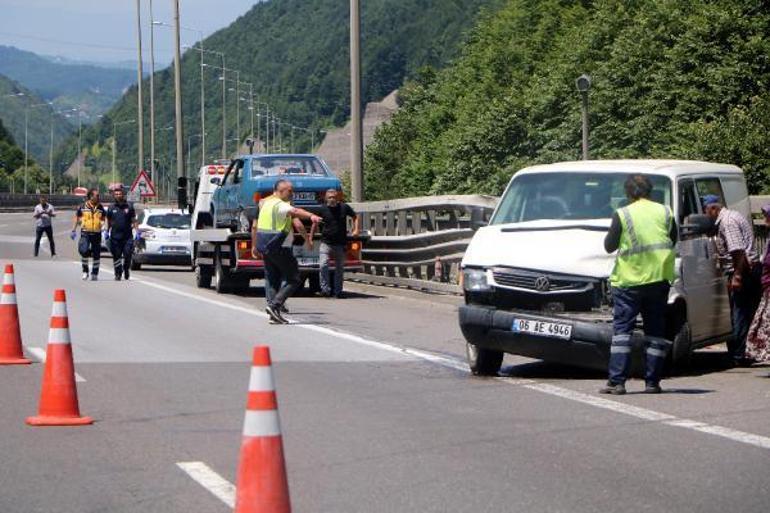 Anadolu Otoyolunda 3 farklı noktada zincirleme kaza; İstanbul yönü ulaşıma açıldı