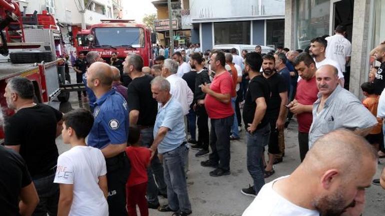 Bursada muhtarın evinde yangın çıktı, meraklı kalabalık sokağa döküldü