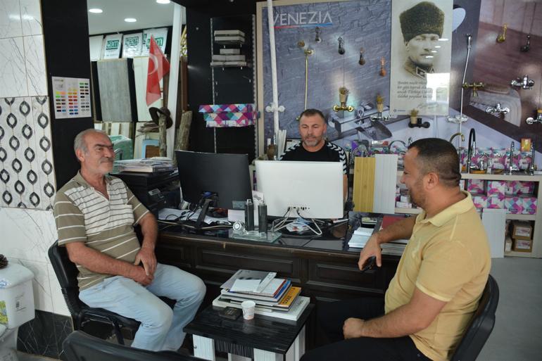 Boğazına ekmek takılan müşteriyi Heimlich manevrası ile kurtardı