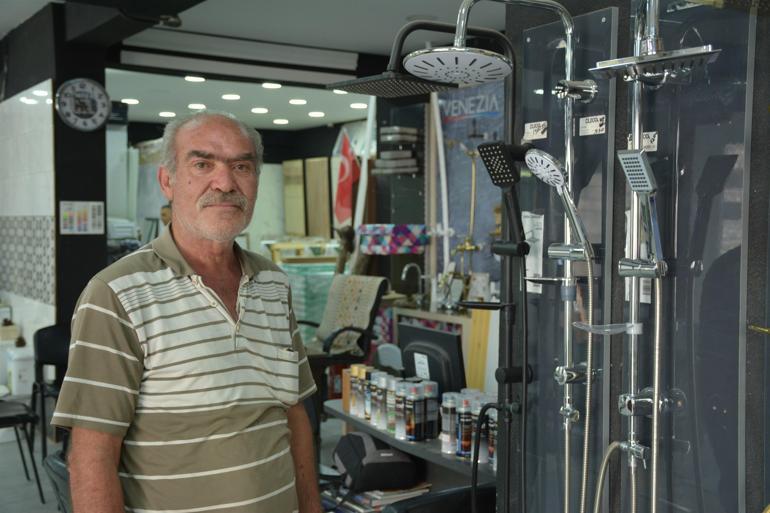 Boğazına ekmek takılan müşteriyi Heimlich manevrası ile kurtardı