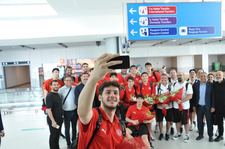 Dünya üçüncüsü U19 Erkek Basketbol Milli Takımı yurda döndü