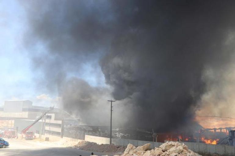 Gaziantep’te fabrika yangını; 10 kişi dumandan etkilendi