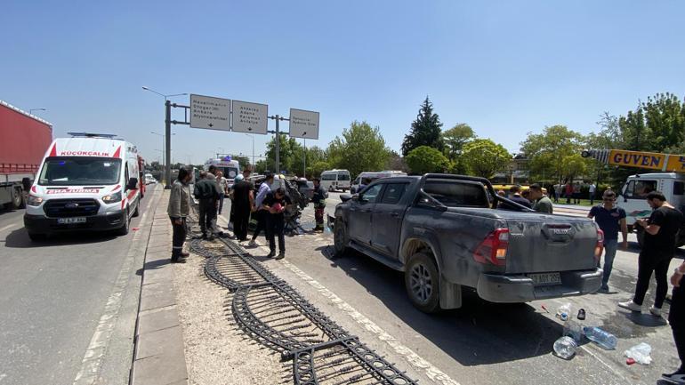 Konyada karşı şeride geçen minibüs, 2 araca çarptı: 1 ölü, 4 yaralı