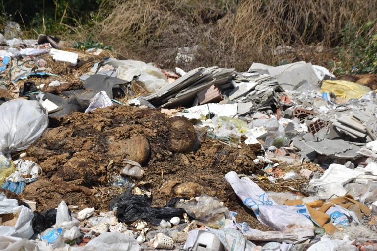 İzmir’in içme suyunu karşılayan baraj yakınına dökülen çöp ve moloza tepki