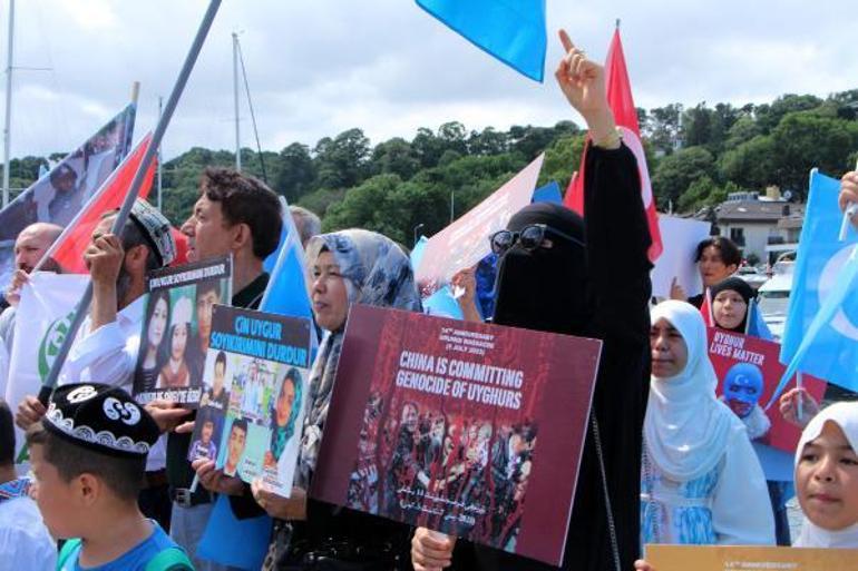 Çin Konsolosluğu önünde ‘Urumçi’ protestosu