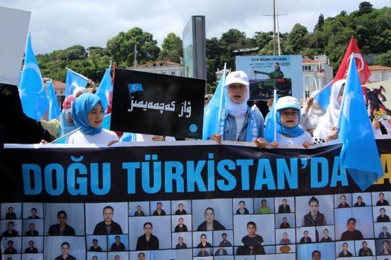 Çin Konsolosluğu önünde ‘Urumçi’ protestosu