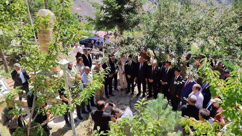 Başbağlarda, PKKnın 30 yıl önce katlettiği 33 kişi dualarla anıldı