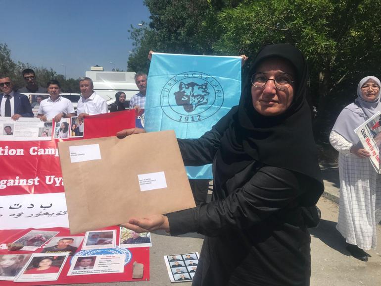 Uygur Türklerinden Çindeki yakınlarının serbest bırakılması için eylem