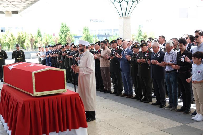 Bakan Güler, Tuğgeneral Kayanın cenaze törenine katıldı