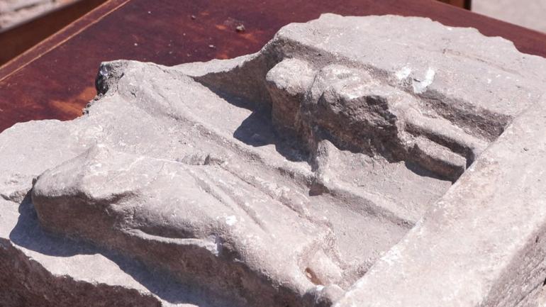 Saraçhane Arkeoloji Parkı’nda 1500 yıllık 3 mezar steli bulundu