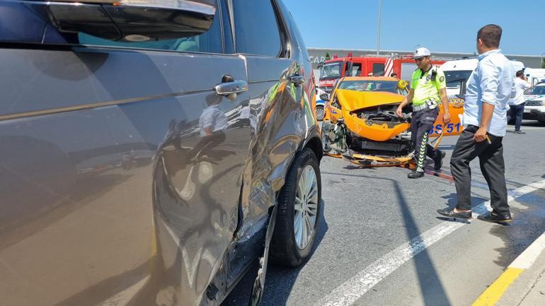 İstanbul Havalimanında cip ve taksi çarpıştı: 3 yaralı