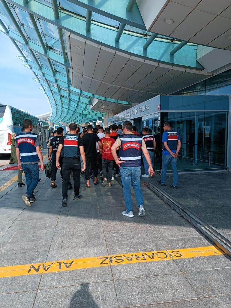 Kocaelide 221 kaçak göçmen sınır dışı edildi