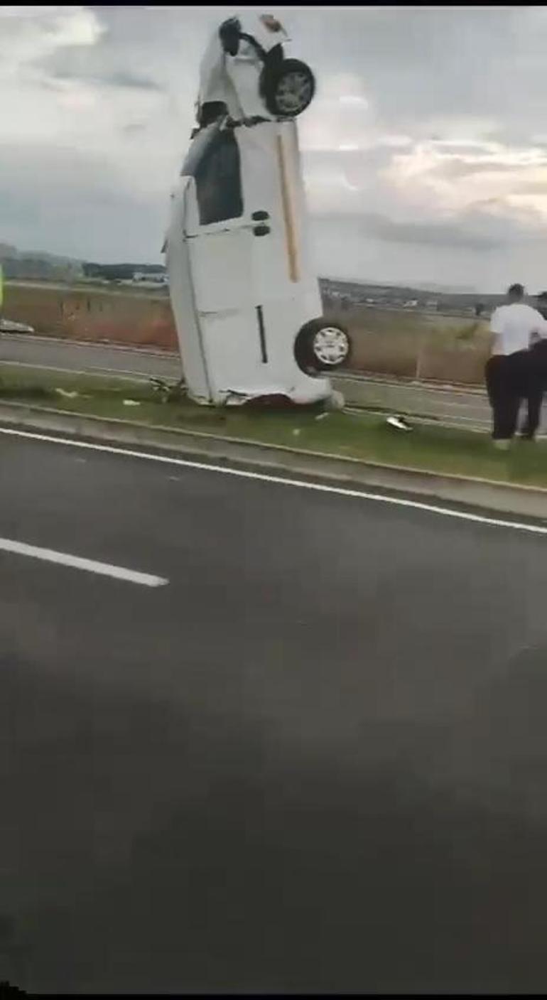 Savrulan kamyonet refüjde dik durdu