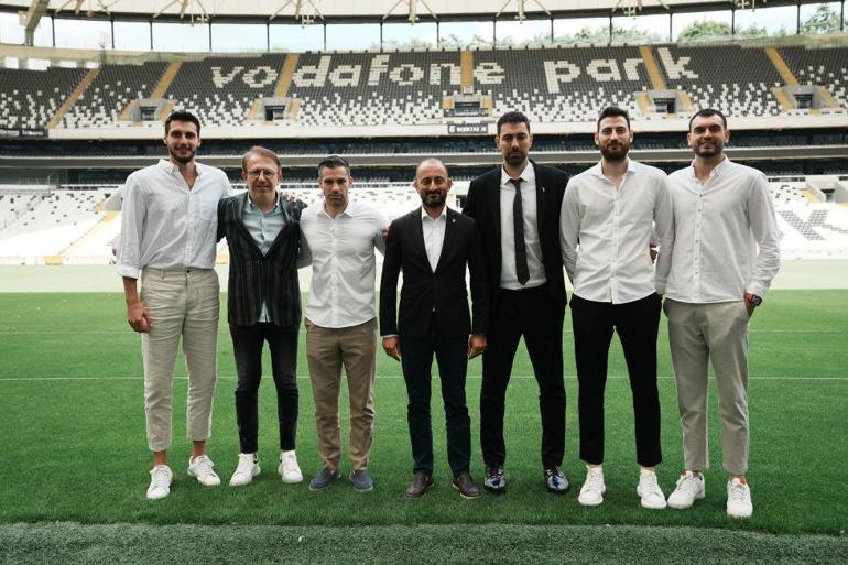 Beşiktaş Erkek Basketbol Takımının yeni transferleri için imza töreni düzenlendi