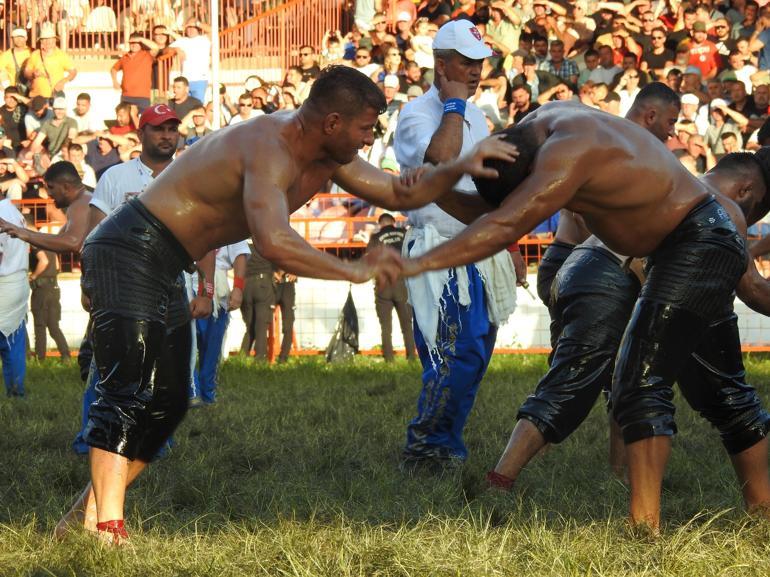 Kırkpınar’da çeyrek finale yükselen Başpehlivanlar belli oldu