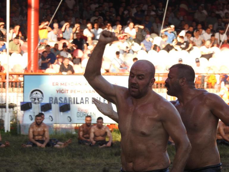 Kırkpınar’da çeyrek finale yükselen Başpehlivanlar belli oldu