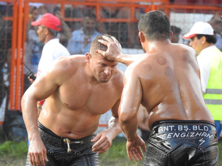 Kırkpınar’da çeyrek finale yükselen Başpehlivanlar belli oldu