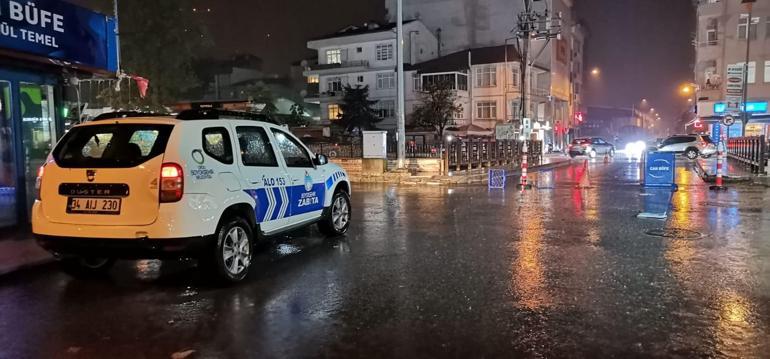 Orduda sağanak; ilçe merkezindeki köprüler geçişlere kapatıldı